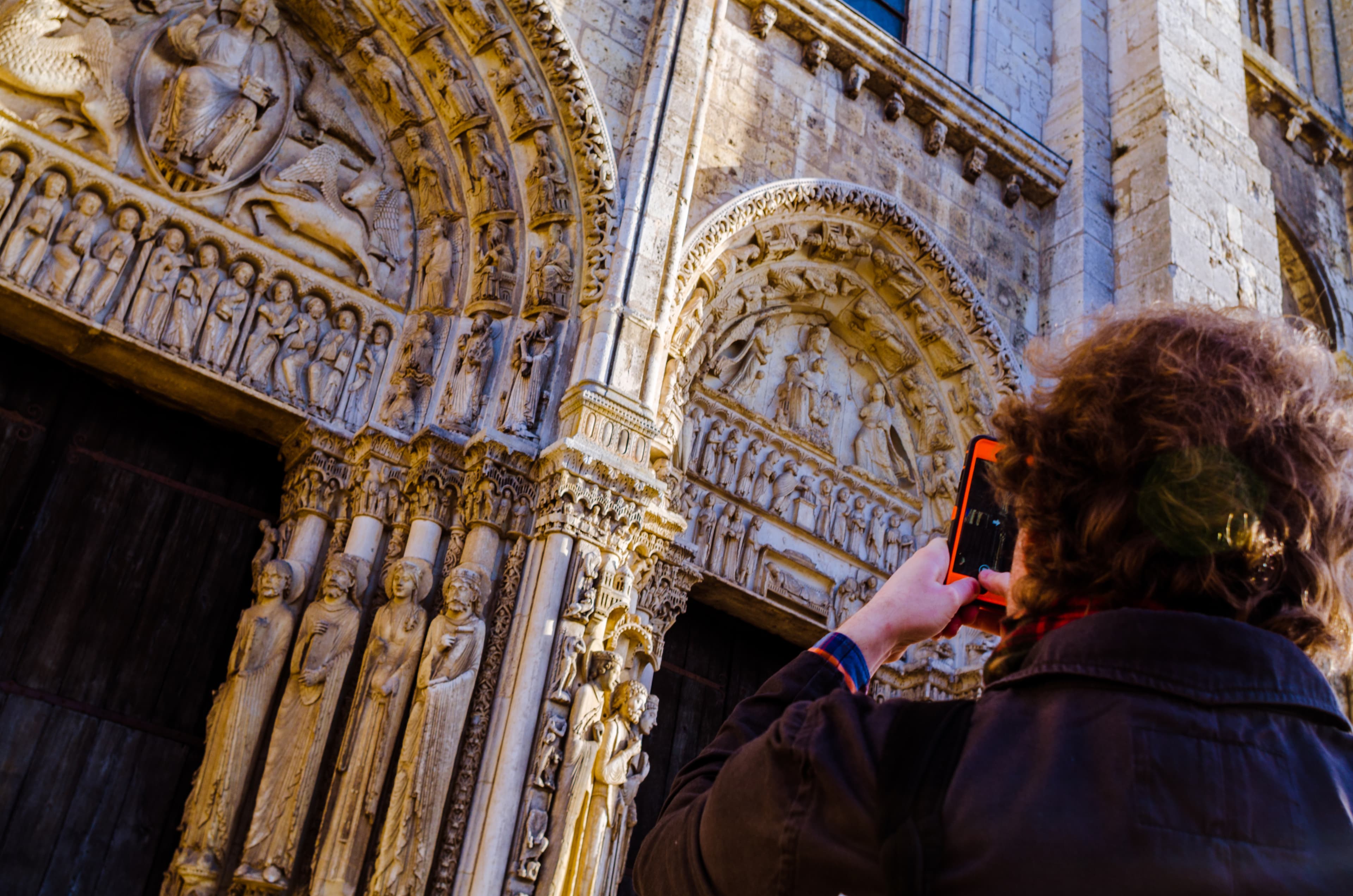 Capturing the Romanesque tympana of Chartres Cathedral